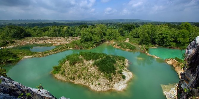 Lake Blue Semin