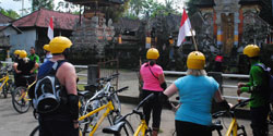 bali cycling ubud - temple