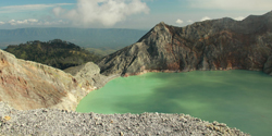 ijen crater panorama